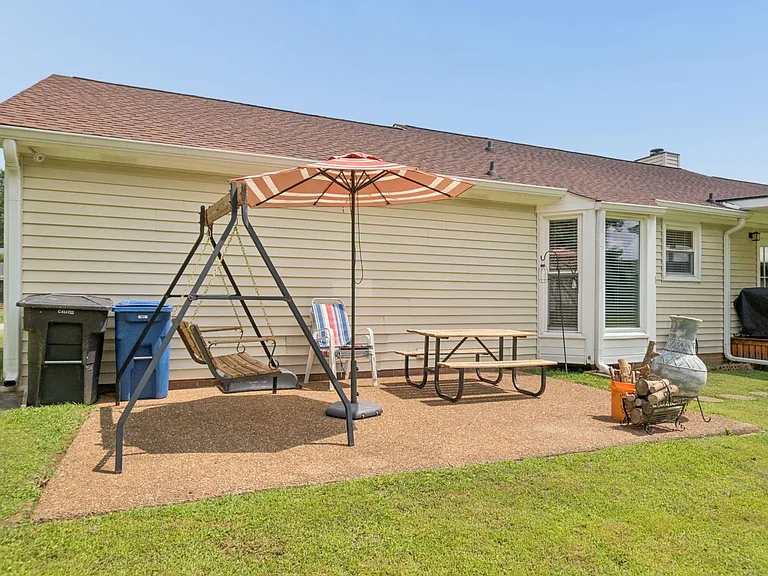 504 Riverview Dr — Photo 33