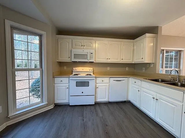 125 Golden Pond Ct — Photo 10