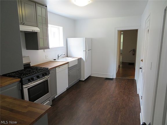 4th image of 199 E College St