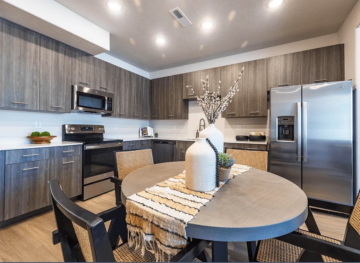 Avery Townhomes — Photo 1