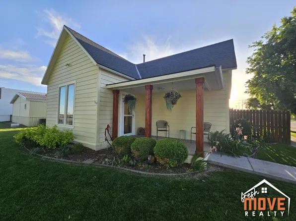 209 E Avenue B, Syracuse, KS 67878