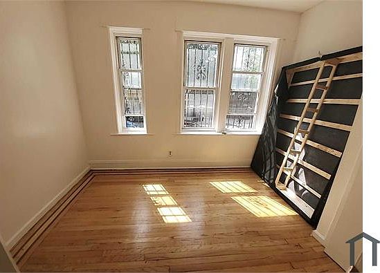 5th image of 3210 Wallace Ave #1F