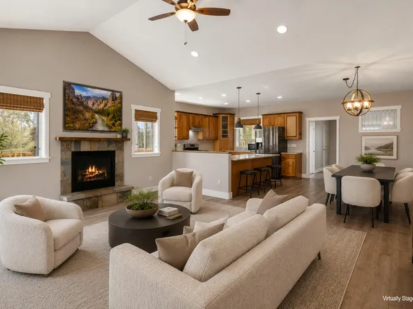 3687 SW 35th St, Redmond, OR 97756