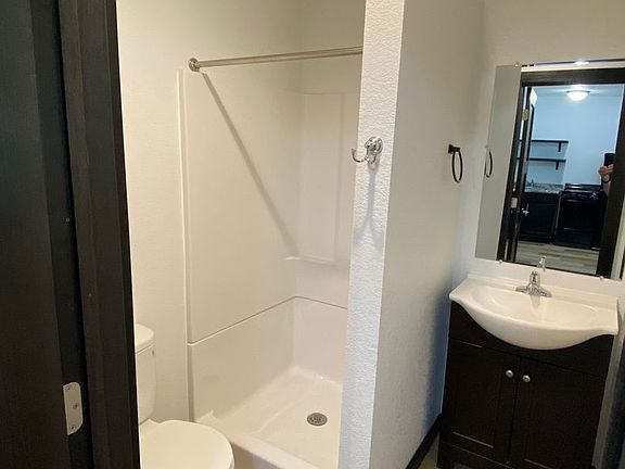5th image of 907 S Broadway St #40
