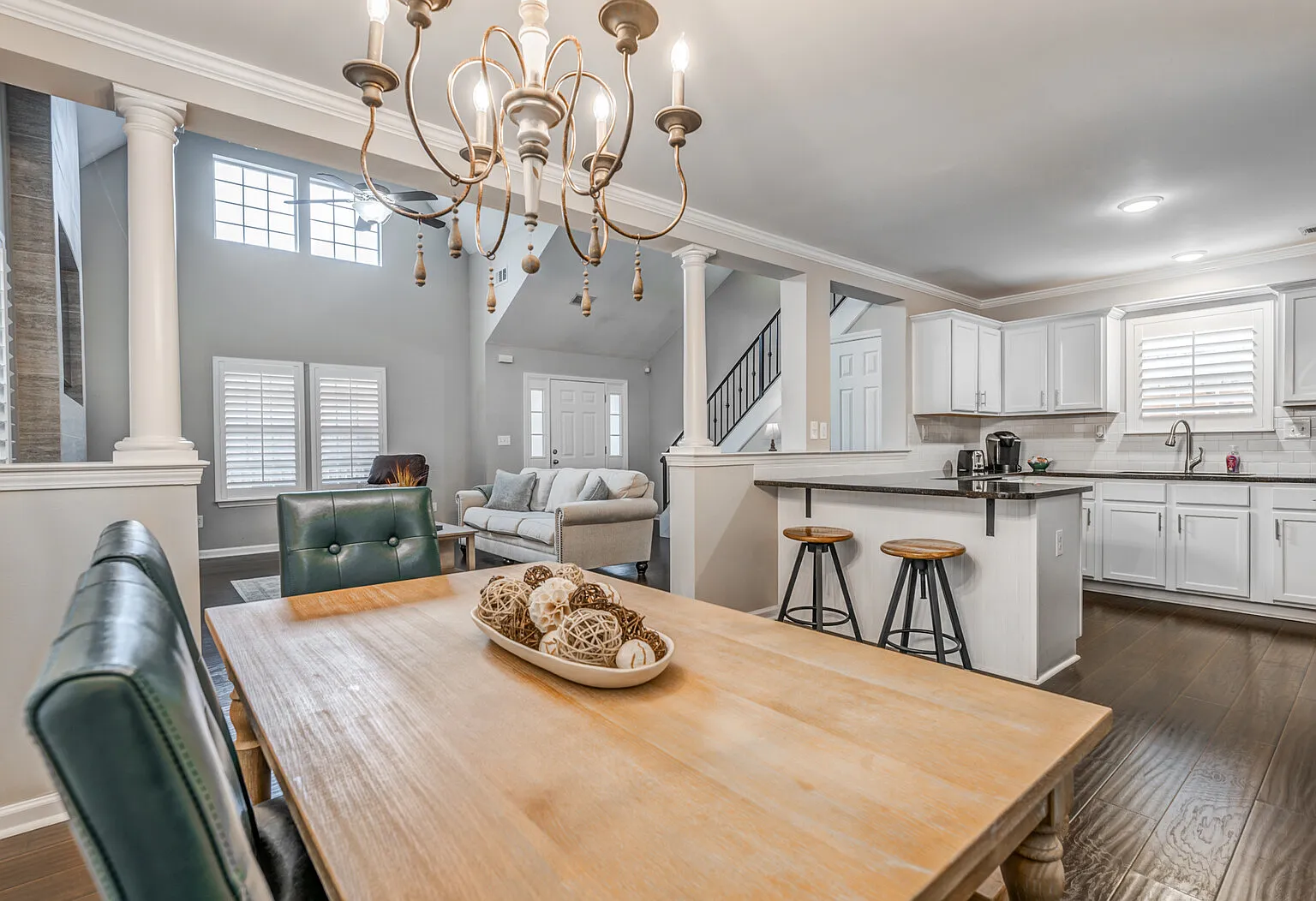 2 bed, $3,200 — Photo 1