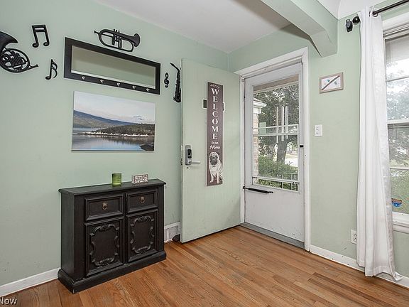 3rd image of 2403 Lincoln Ave