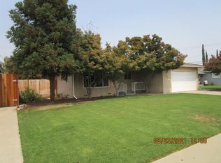 557 W Beverly Dr, Clovis, CA 93612