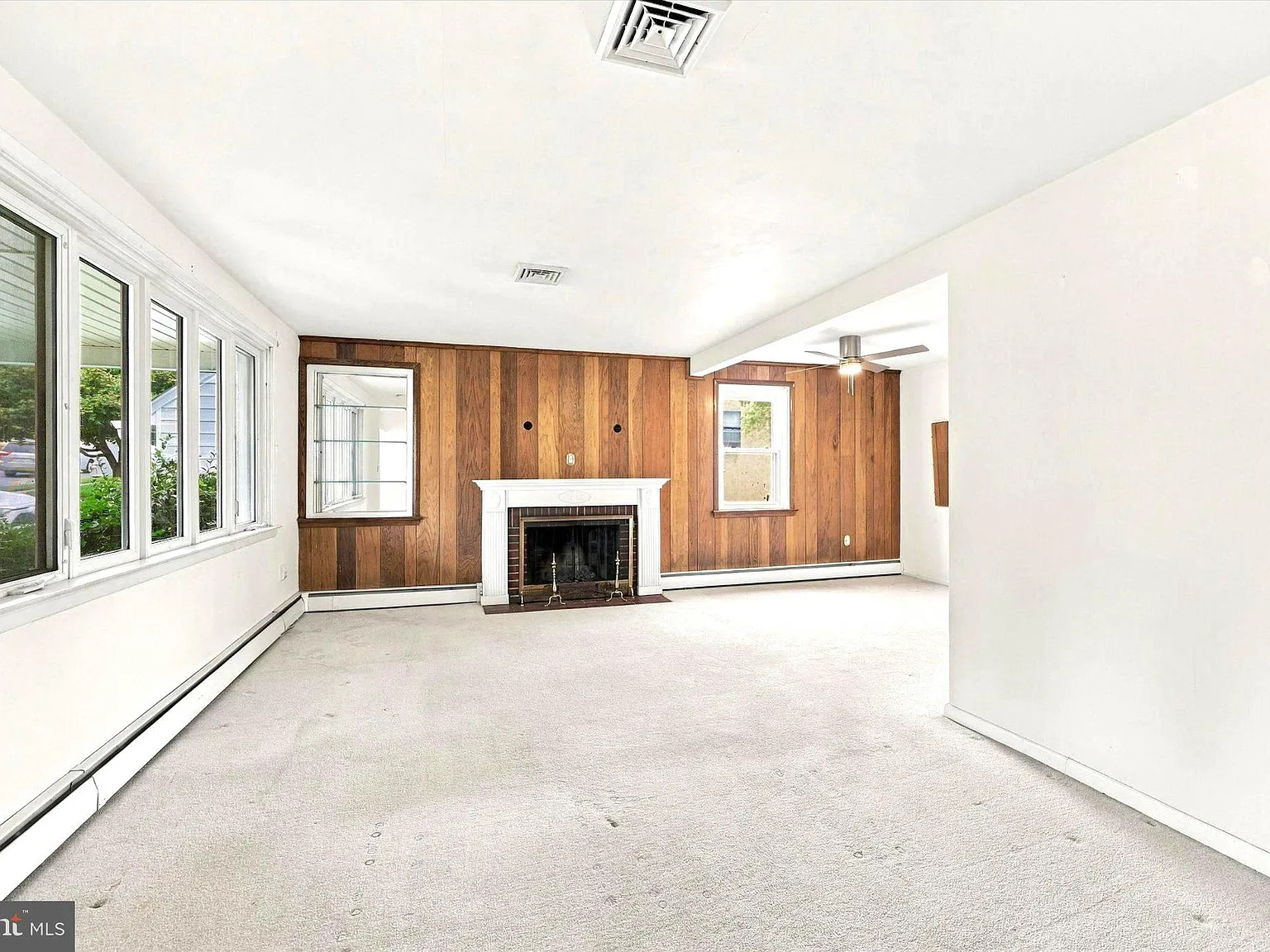 3 bed, 2.5 bath, 1720 sqft, $3,200 — Photo 2