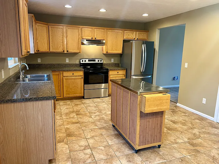 1040 Gleason Dr — Photo 4