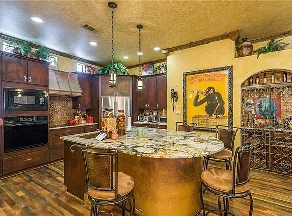 4th image of 1205 Beaconsfield Ln