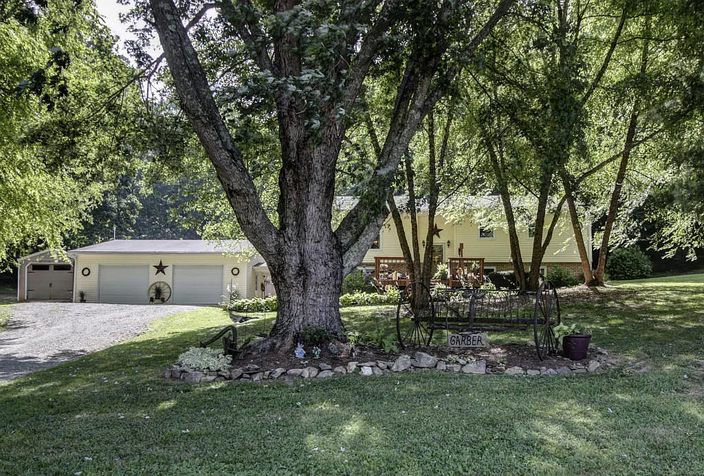 9456 Twin Falls Rd NE photo 1