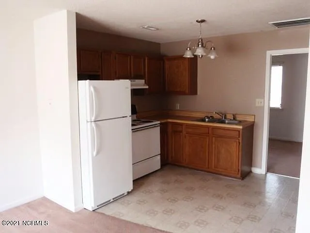 1 bed, 1.0 bath, $925 — Photo 2