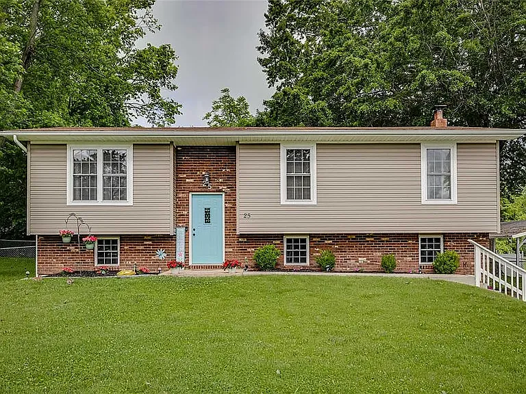 25 Ava Ct — Photo 1