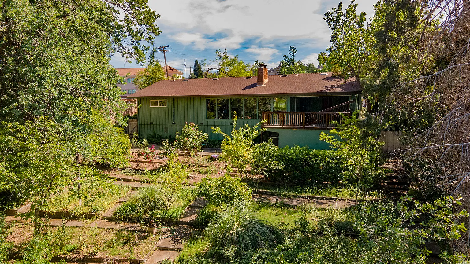 3010 Pioneer Dr photo 1