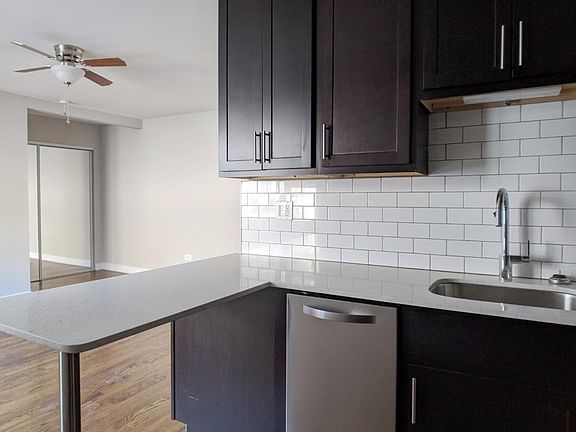 2nd image of 526 W Oakdale Ave #510RA