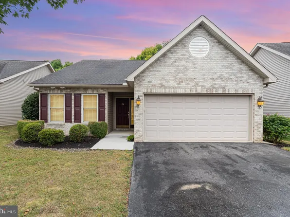 24 Keswick Dr, Mechanicsburg, PA 17050