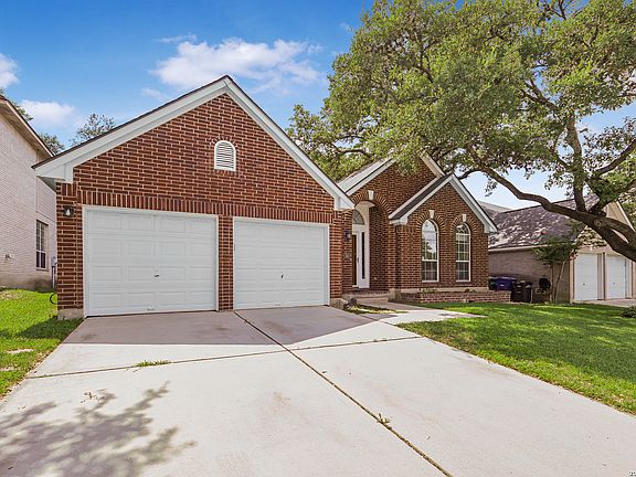 2nd image of 11 Bedford Oaks