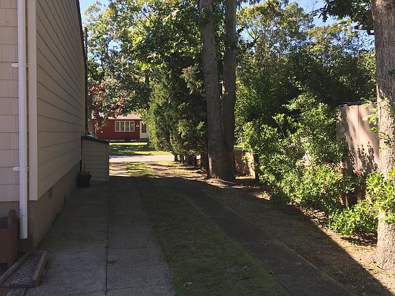3rd image of 266 Royal Ave