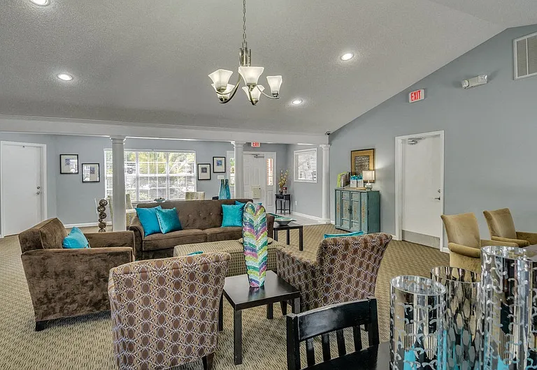 Woodburn Apartments — Photo 12