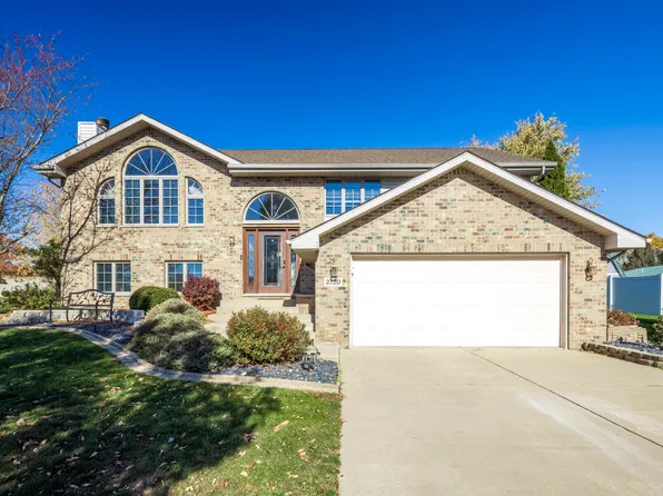 2720 Painted Leaf Ct, Crown Point, IN 46307