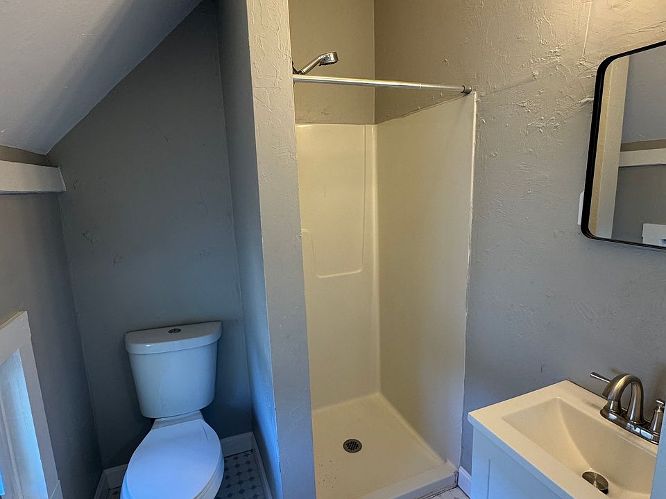 1st image of 10 Ames Pl APT 2