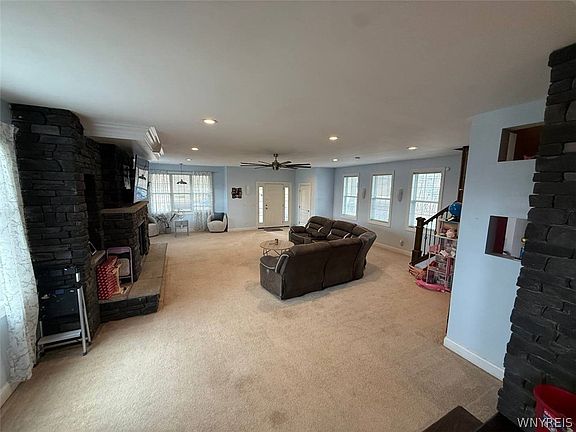 3rd image of 352 Chambers Rd