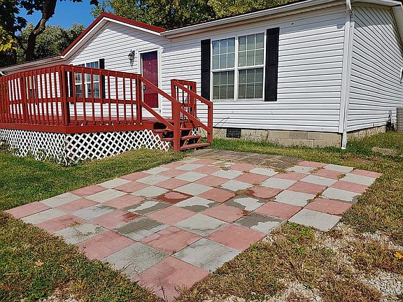 Front patio & front deck