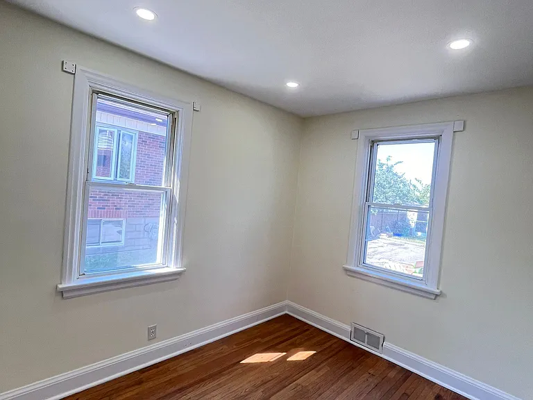 224 College Ave #MAIN FLLOOR — Photo 12
