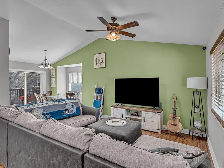 1013 Dagen Ln — Photo 4
