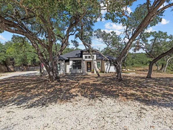 210 FALLING HLS, New Braunfels, TX 78132
