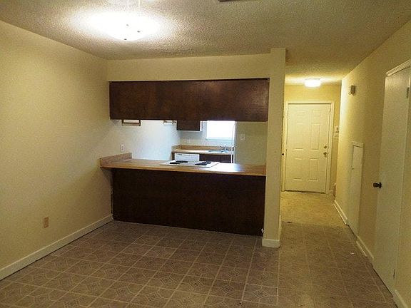 2nd image of 3296 Nekoma Ln