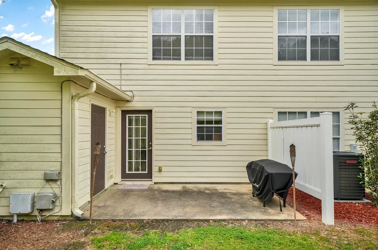 2 bed, 2.5 bath, 1323 sqft, $1,750 — Photo 4