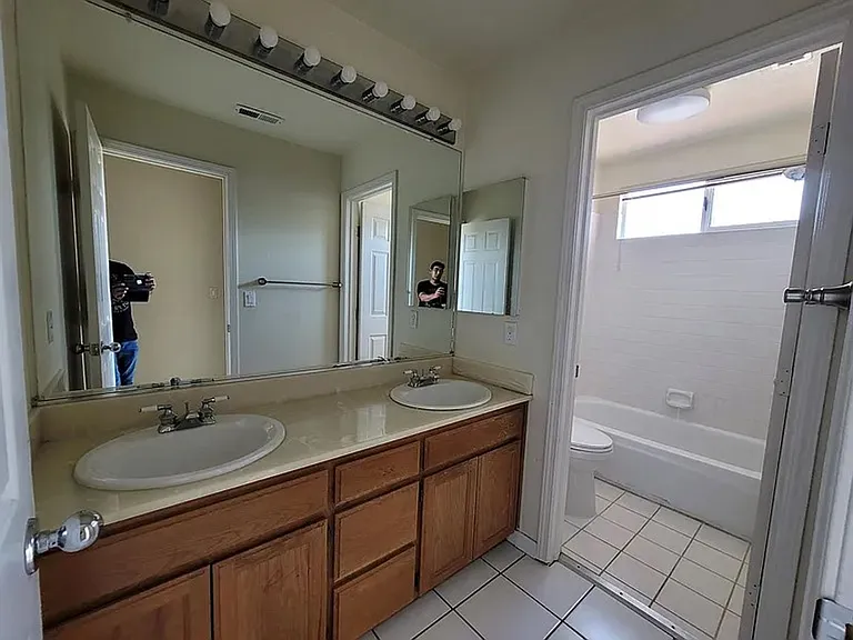 2377 Yorkshire Dr — Photo 18