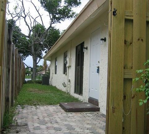 FRONT WALKWAY
