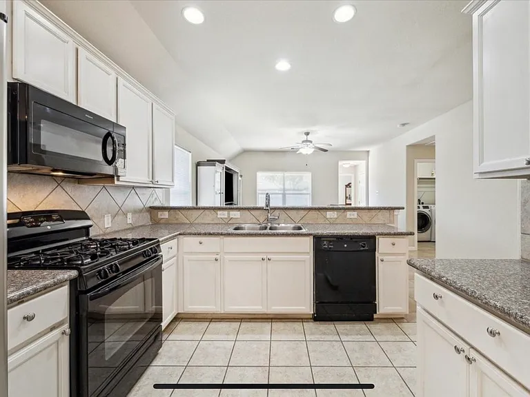 3039 Boxwood Springs Ln — Photo 10