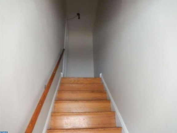 4th image of 6432 Oxford Ave