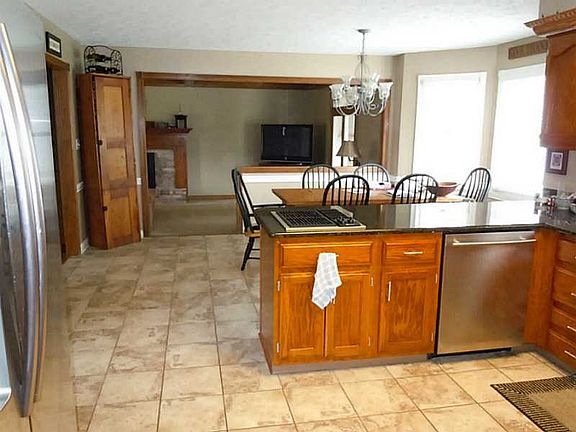5th image of 136 Derbyshire Dr