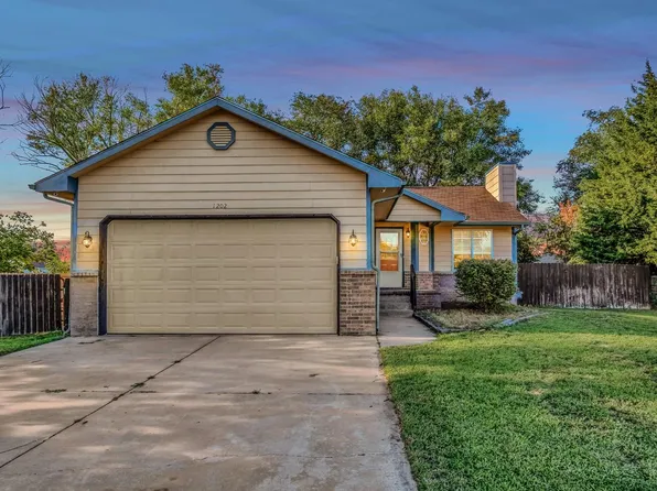1202 E Dirck St, Haysville, KS 67060