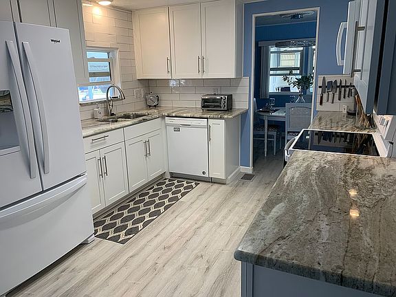 2nd image of 5031 Forest Park Dr