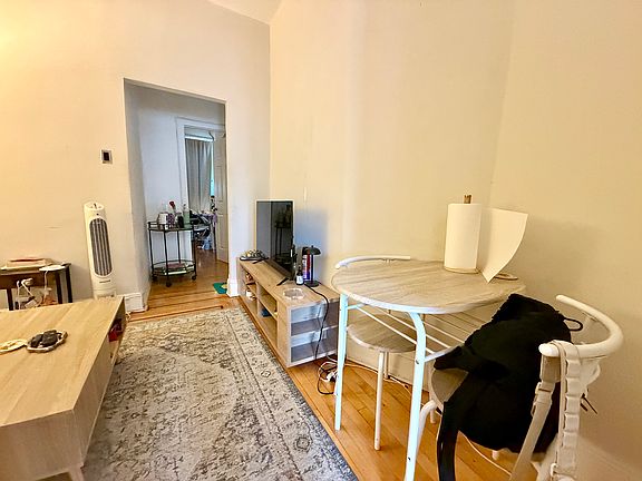 4th image of 1023 Willoughby Ave #3