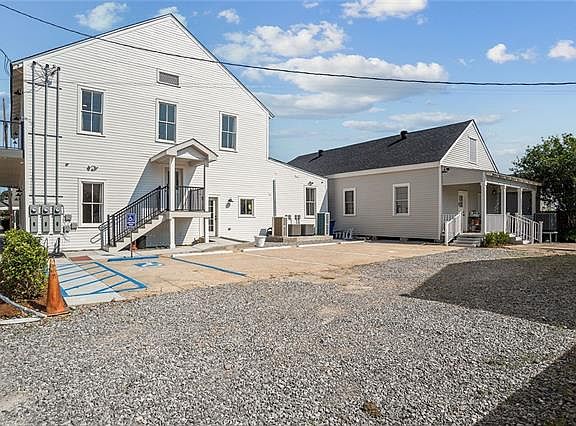 3rd image of 601 Lavoisier St APT B