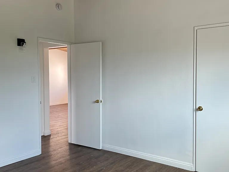 2215 Mathews Ave #4 — Photo 16