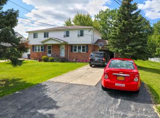 19 Bielak Rd #RIGHT, Orchard Park, NY 14127