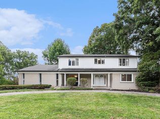 22465 Kenwyck Dr, Southfield, MI 48034