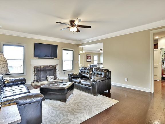 5th image of 26 Basswood Way