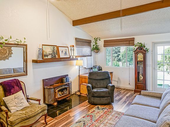 3rd image of 15154 Bluffton Dr