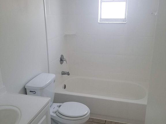 4th image of 214 60th Avenue Dr W