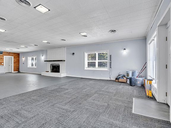 3rd image of 612 W Main St