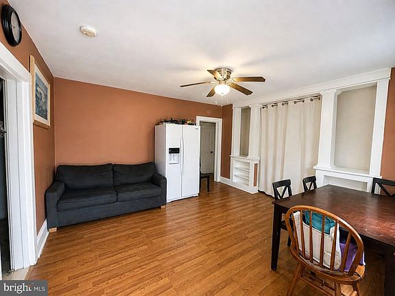 4th image of 305 Rosa St