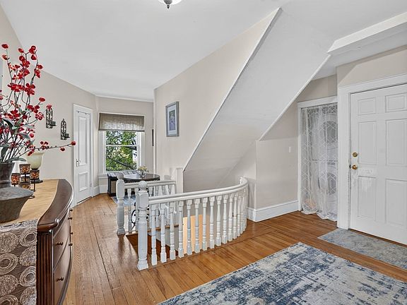5th image of 53 Irving St